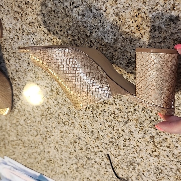 AdrienneVittadini 8M 3" gold snakeskin women's shoe gorgeous - Picture 4 of 7
